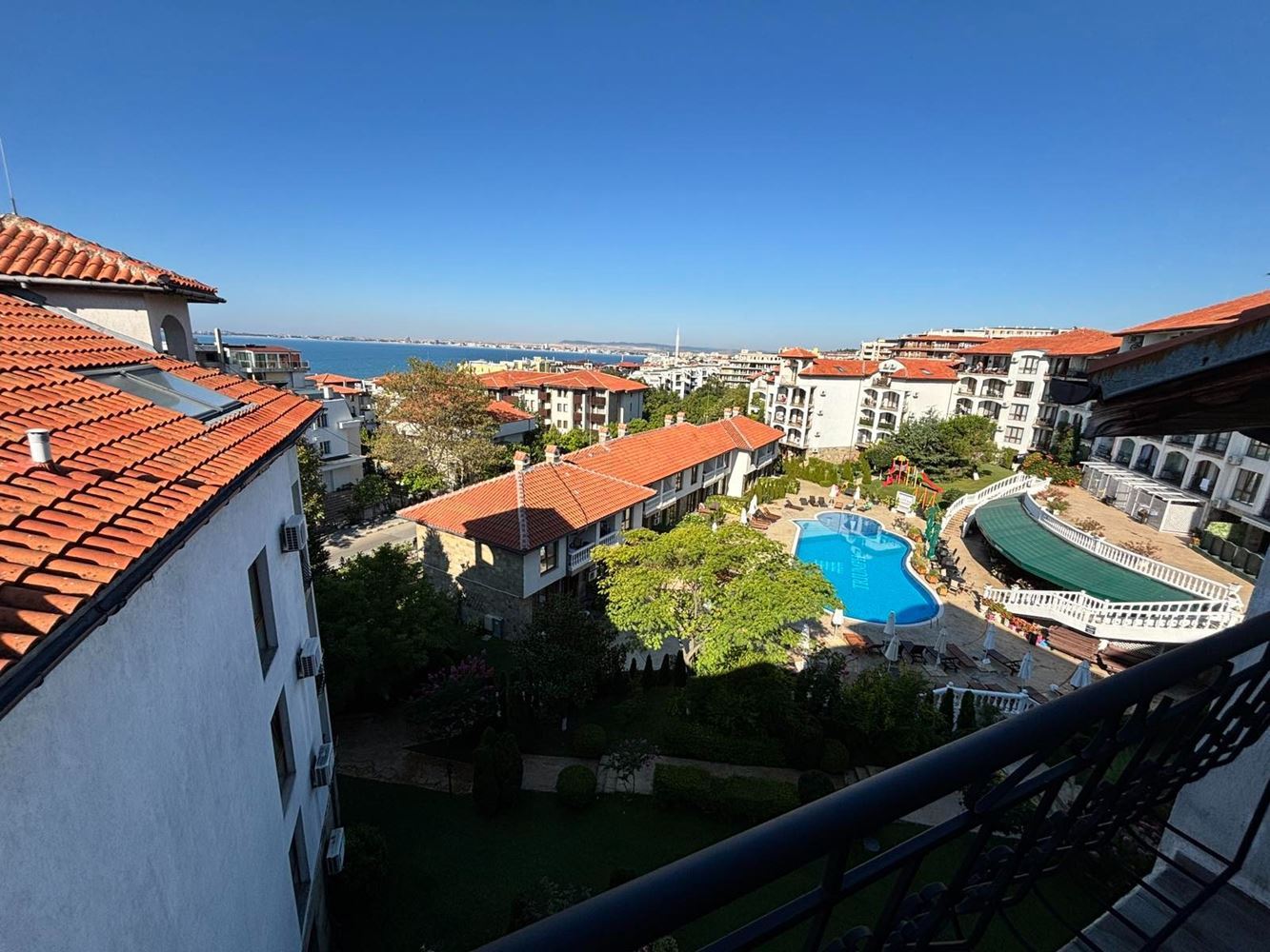Przytulne mieszkanie z jedną sypialnią i panoramicznym widokiem na morze w Sveti Vlas