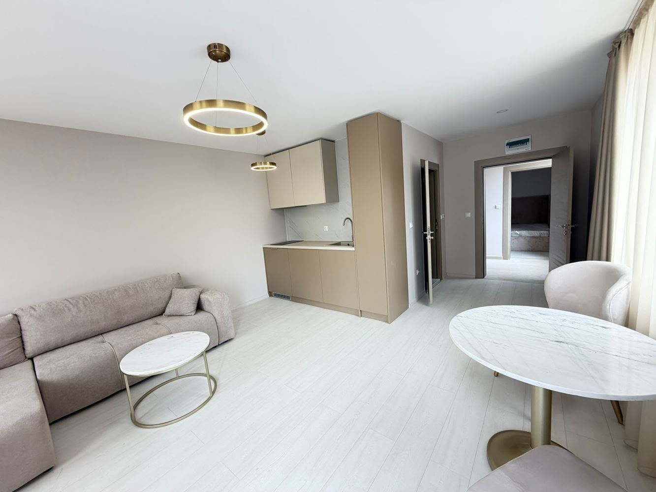 Słoneczny Brzeg – przytulny apartament z jedną sypialnią, ekspozycją południową i pięknym widokiem na basen