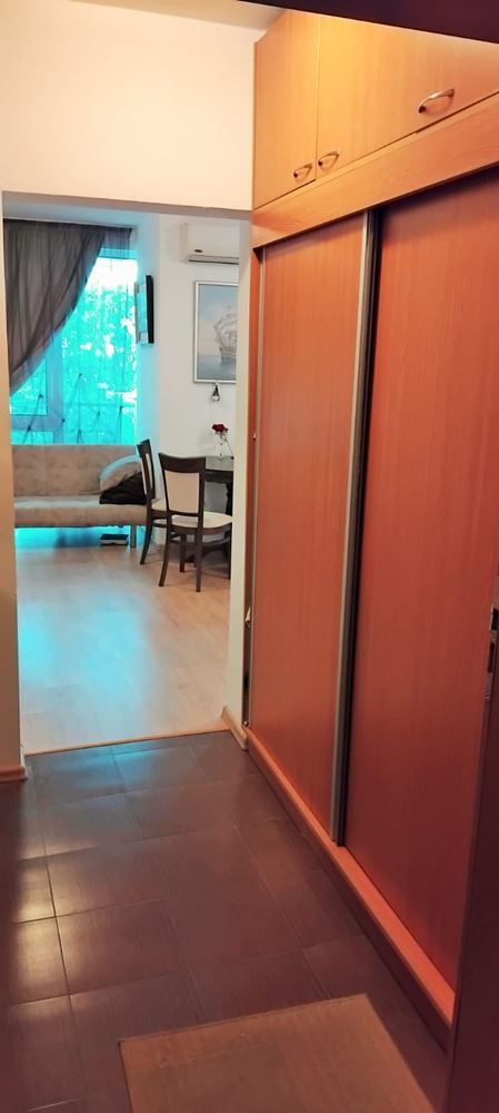 Przestronne studio z widokiem na basen w spokojnym kompleksie w Sveti Vlas – komfort i wygoda nad morzem