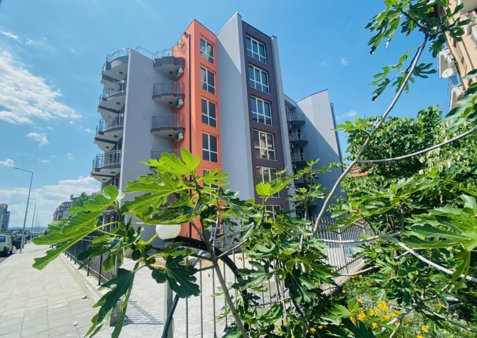 Stylowe dwupokojowe mieszkanie z niską opłatą eksploatacyjną w Słonecznym Brzegu – komfort, bezpieczeństwo i doskonała inwestycja nad morzem