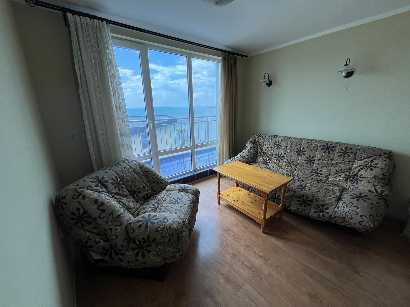 Apartament z dwiema sypialniami w pierwszej linii brzegowej w Pomorie z imponującą panoramą morza