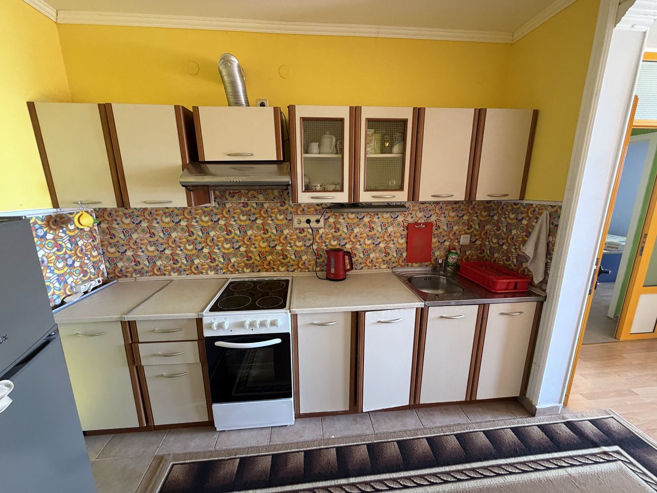 Apartament z jedną sypialnią, przestronnym tarasem i widokiem na morze w Sveti Vlas – 300 metrów od plaży