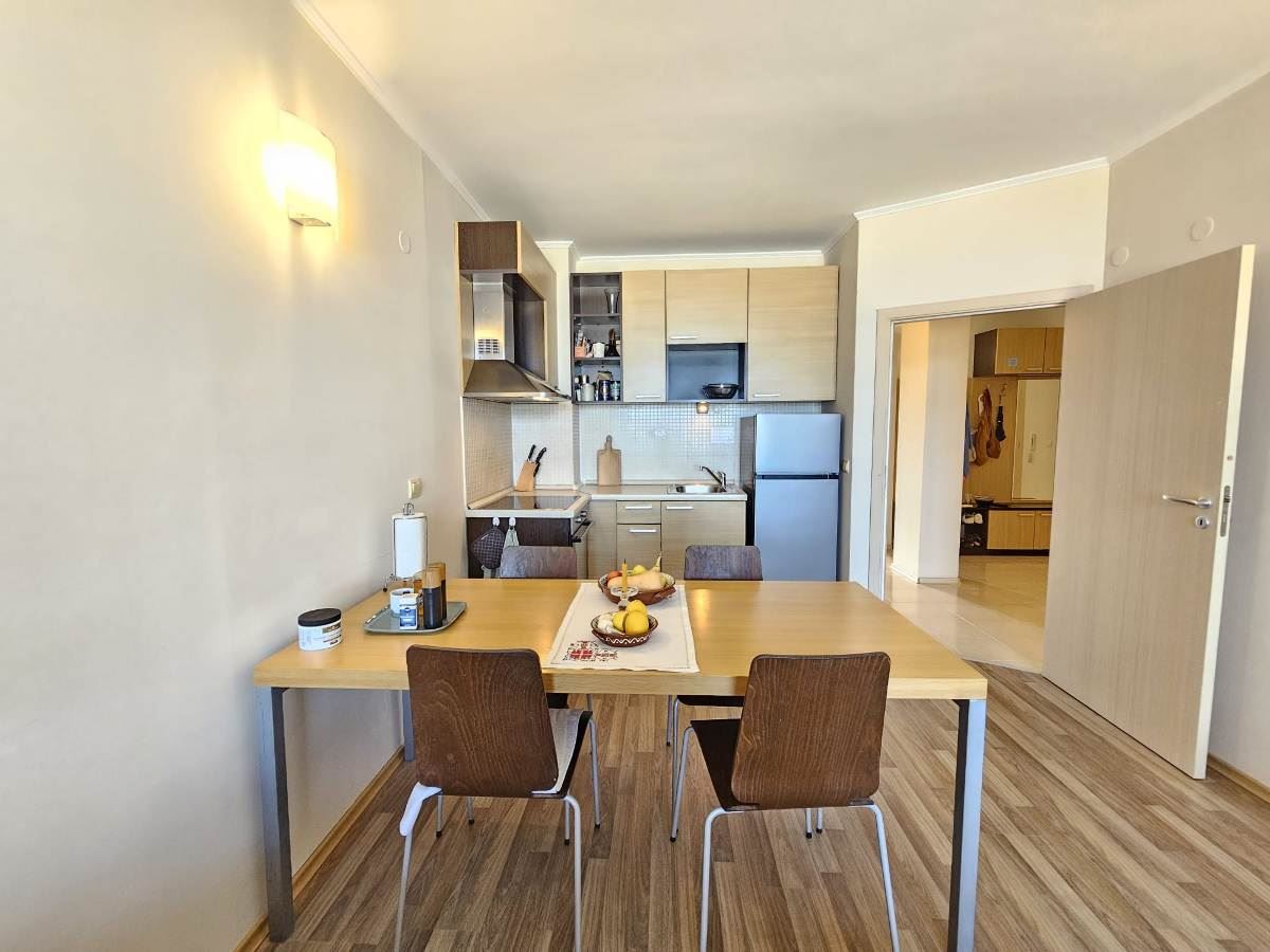 Luksusowy apartament z trzema sypialniami na pierwszej linii brzegowej w Obzorze – panoramiczny widok na morze i góry