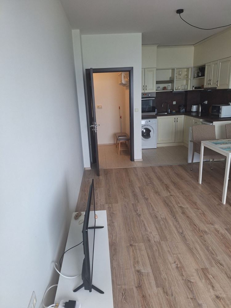 Mieszkanie dwupokojowe w pierwszej linii brzegowej z panoramicznym widokiem na morze i przestronnym tarasem