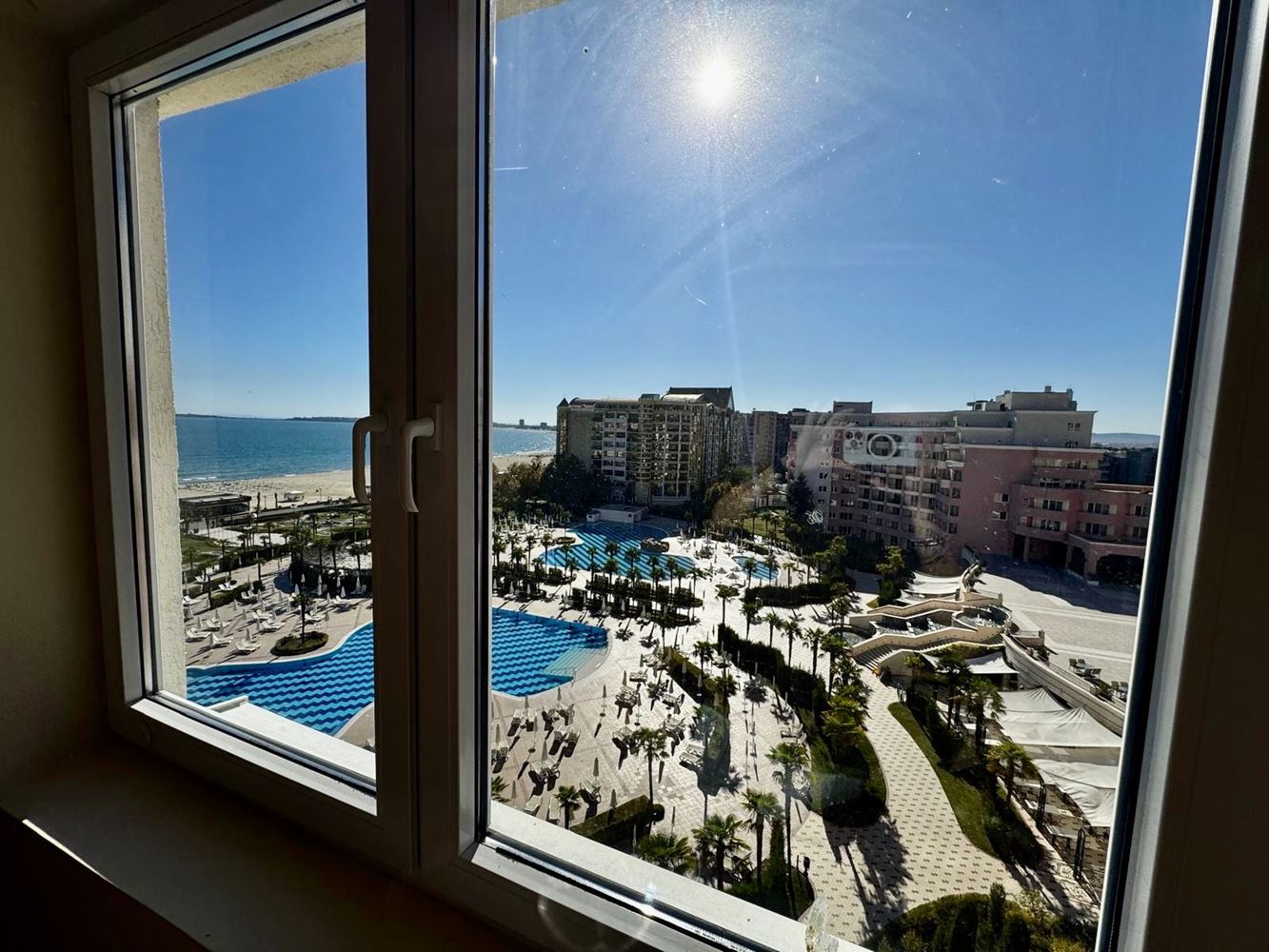 Przestronny apartament z jedną sypialnią, dużym tarasem i panoramicznym widokiem na morze
