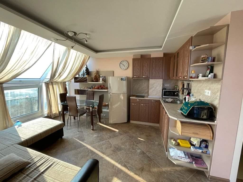 Panoramiczne mieszkanie z dwiema sypialniami z widokiem na morze w Rawdzie – światło, przestrzeń i niska opłata za utrzymanie