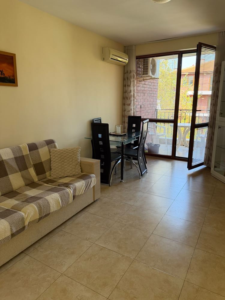 Gotowy do zamieszkania apartament z dwiema sypialniami w ładnym kompleksie w Nesebyrze