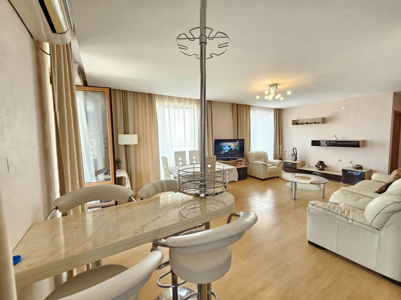 Święty Włas – apartament z trzema sypialniami z bezpośrednim panoramicznym widokiem na morze w kompleksie przy samej plaży