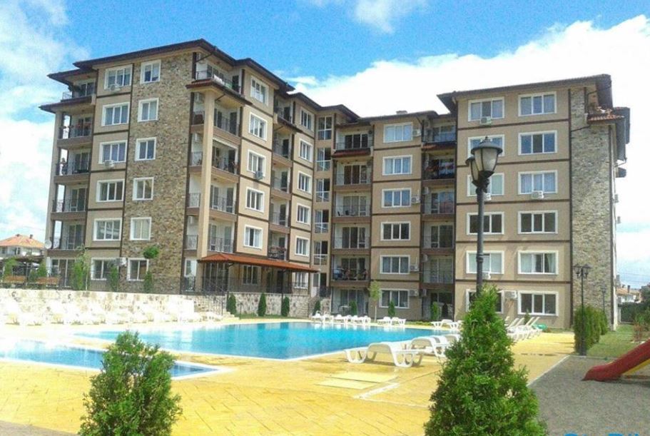 Przestronny apartament z dwiema sypialniami i widokiem na morze w Rawdzie