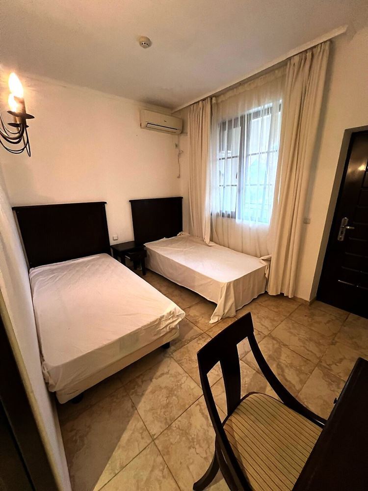 Wyjątkowy apartament z dwiema sypialniami, panoramicznym widokiem na morze i basen, w pierwszej linii brzegowej w Obzorze