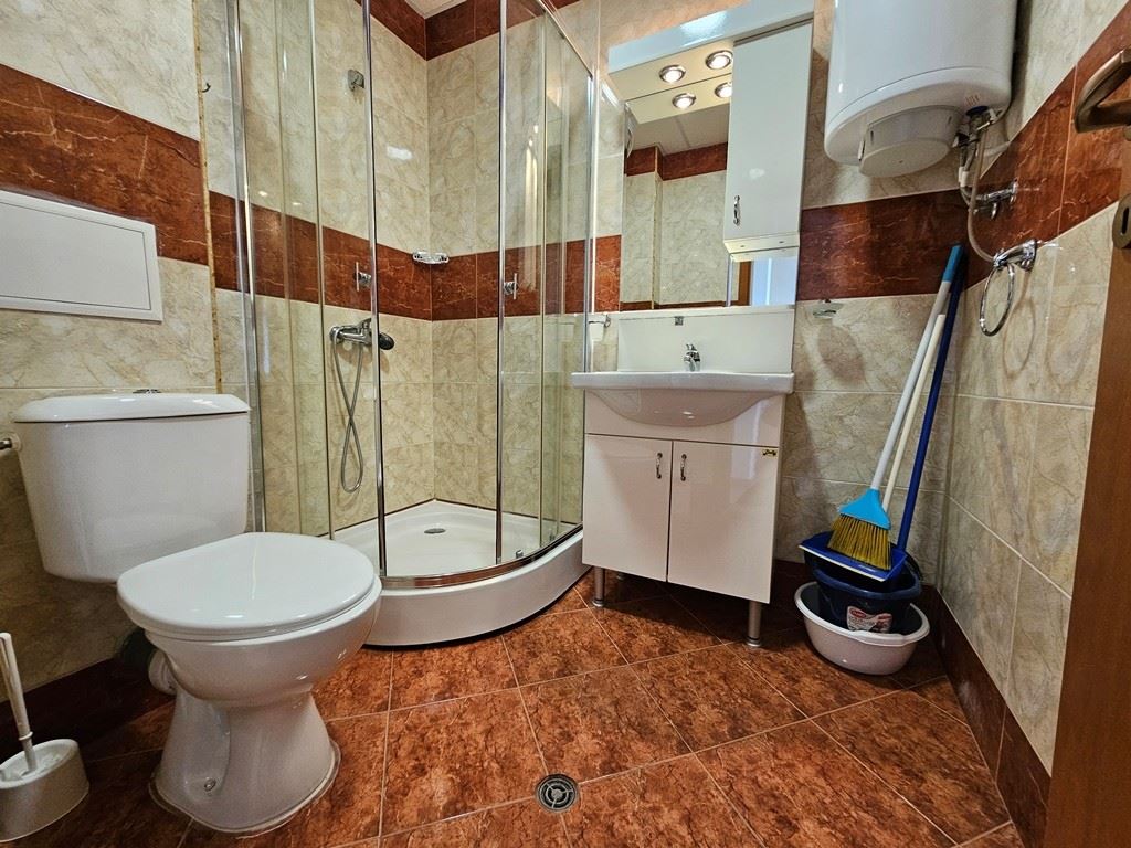 W pełni umeblowane mieszkanie z jedną sypialnią na najwyższym piętrze w Sunny Beach – widok na basen i luksusowa atmosfera