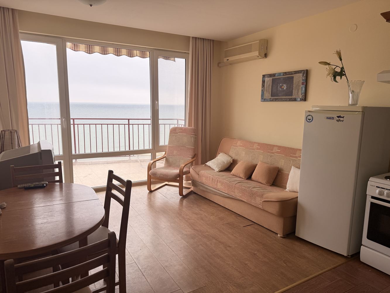 Dwupokojowy apartament w pierwszej linii z bezpośrednim widokiem na morze – Słoneczny Brzeg