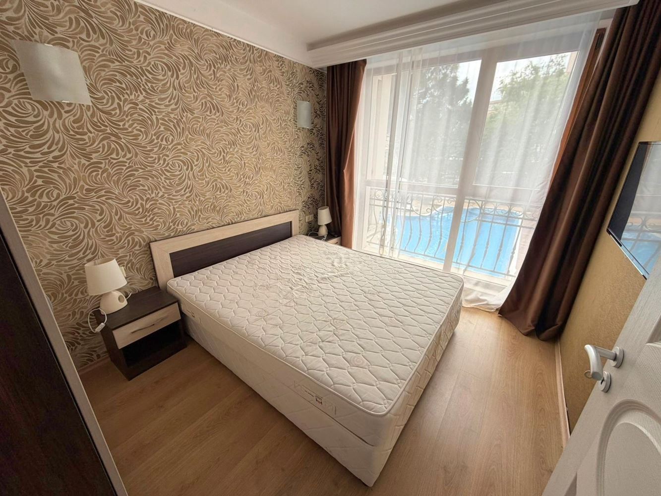 Dwupokojowy apartament z widokiem na basen w całorocznym kompleksie w sercu Słonecznego Brzegu