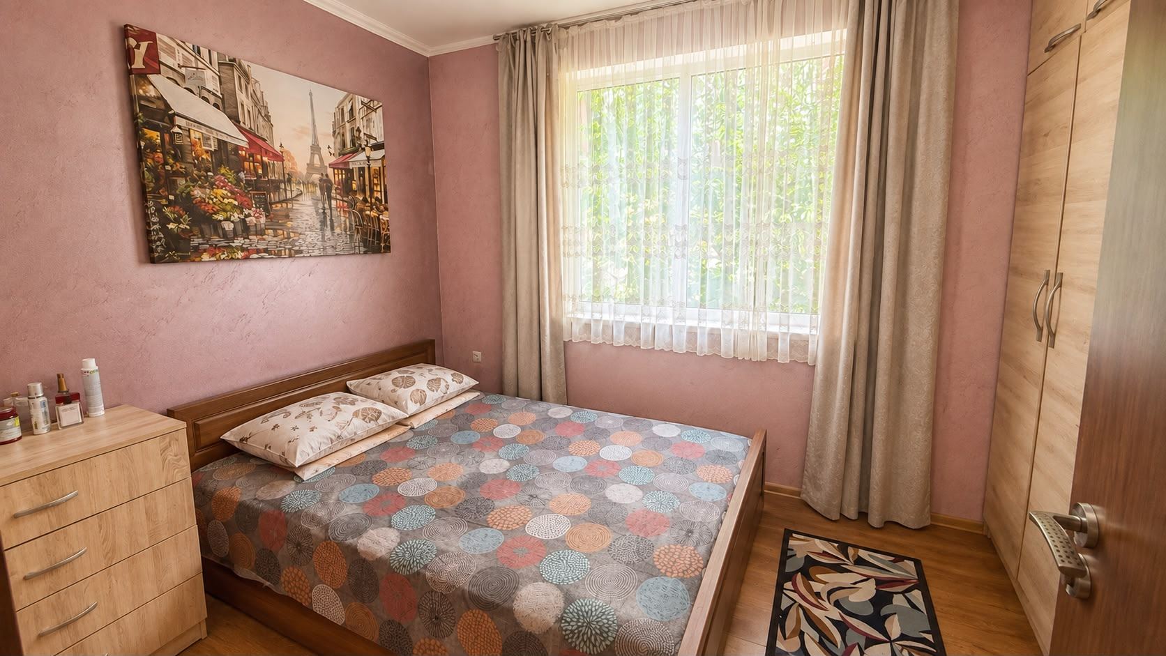 Gotowe do zamieszkania mieszkanie z jedną sypialnią w Sarafowie – umeblowane, z dogodną lokalizacją do całorocznego zamieszkania
