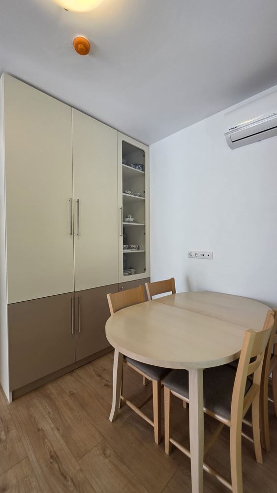 Stylowy apartament z jedną sypialnią, funkcjonalnym rozkładem, komfortem i spokojną atmosferą kurortu