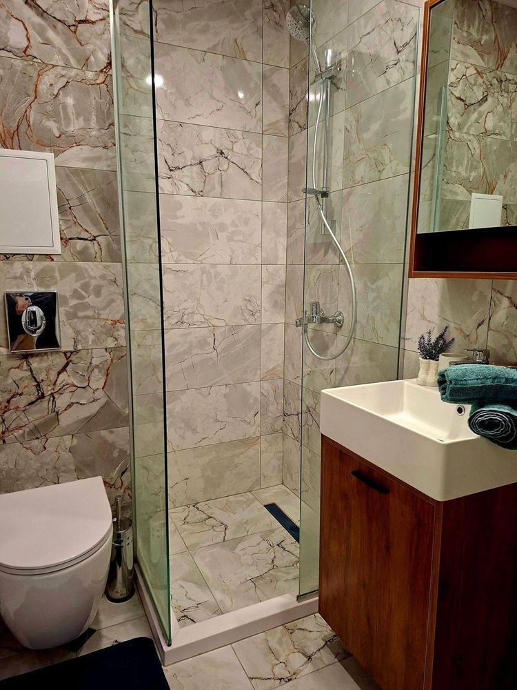 Stylowe dwupokojowe mieszkanie z niską opłatą eksploatacyjną w Słonecznym Brzegu – komfort, bezpieczeństwo i doskonała inwestycja nad morzem