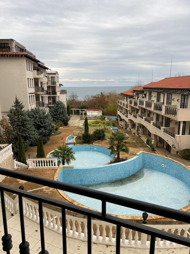 Wyjątkowy apartament z dwiema sypialniami, panoramicznym widokiem na morze i basen, w pierwszej linii brzegowej w Obzorze