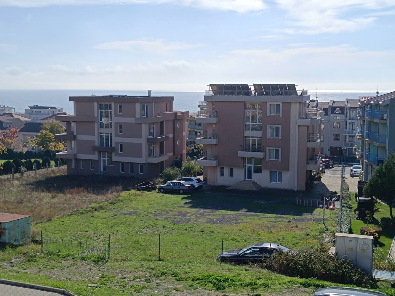 Apartament z dwiema sypialniami i widokiem na morze bez opłaty eksploatacyjnej w Swetim Własie