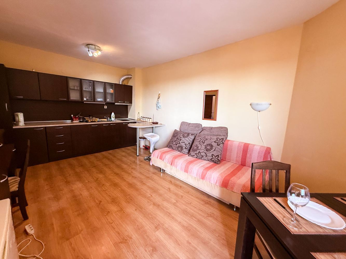 Słoneczny Brzeg: przytulny apartament z jedną sypialnią z niską opłatą za utrzymanie