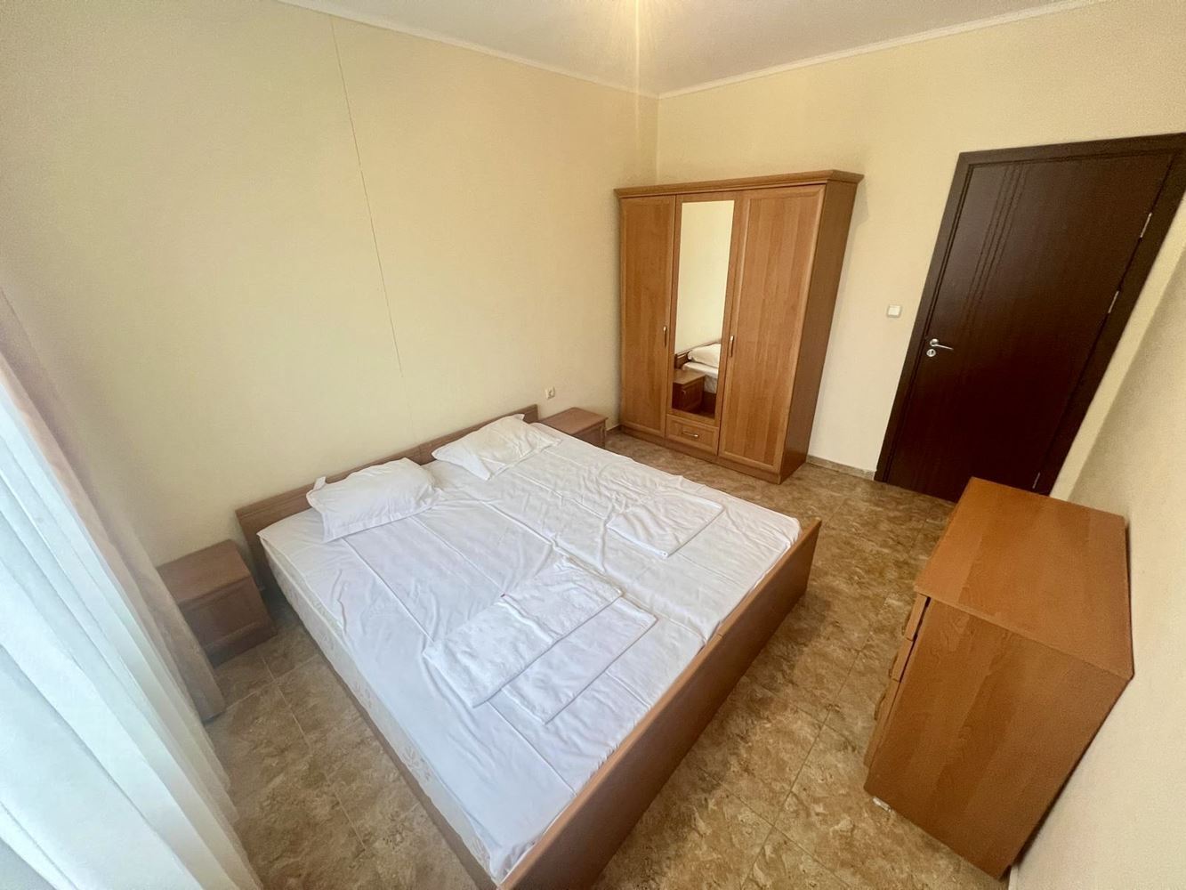 Przestronne trzypokojowe mieszkanie z widokiem na basen w prestiżowym kompleksie w Nesebyrze