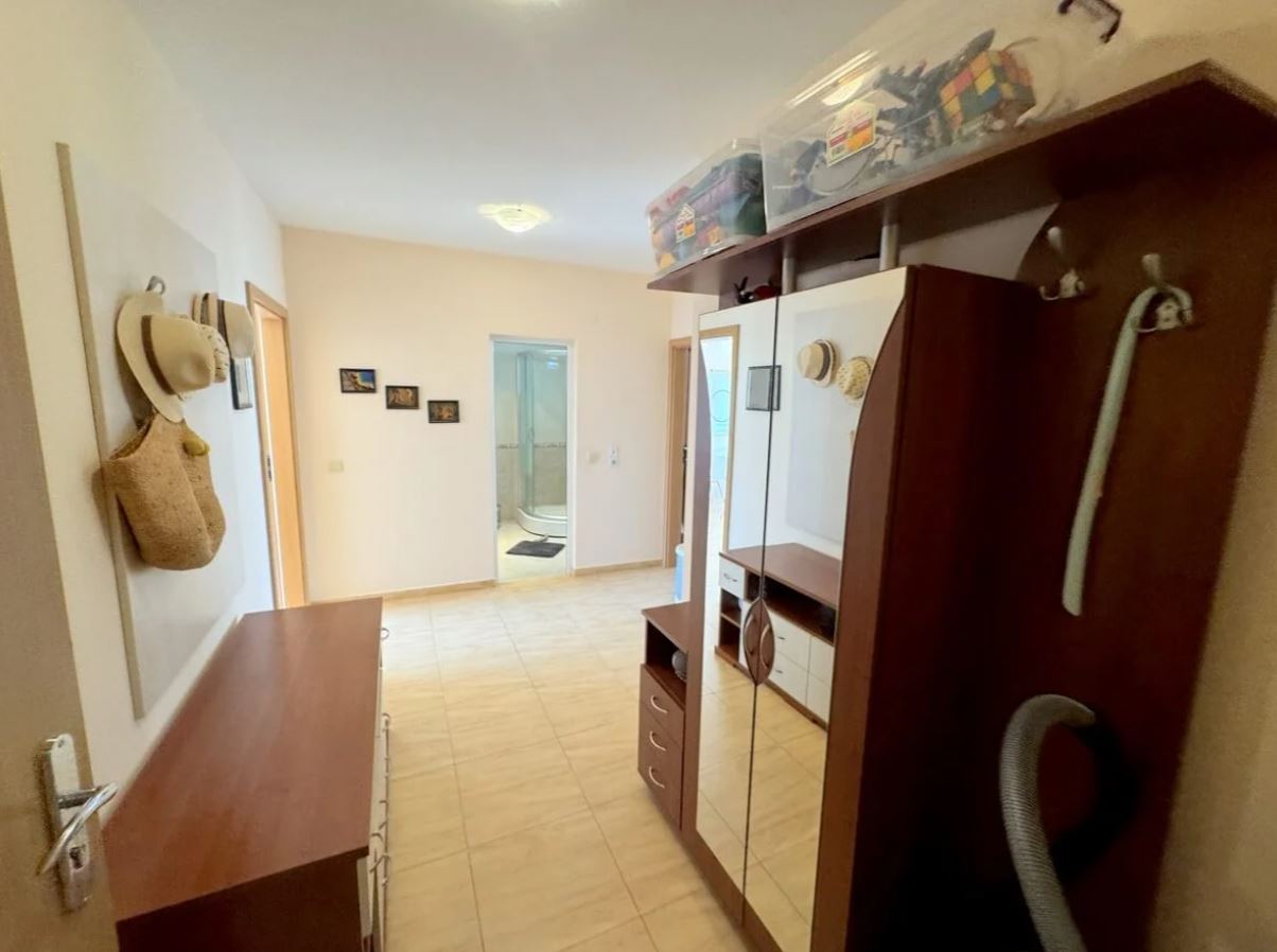 Apartament z dwiema sypialniami w Sveti Vlas – panoramiczne widoki i komfort w zamkniętym kompleksie