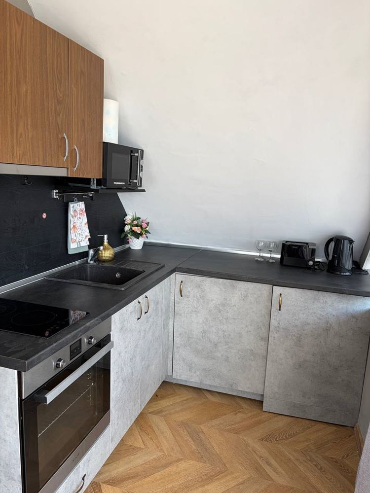 Przytulny apartament z jedną sypialnią i widokiem na morze w Świętym Własie – komfort, spokój i doskonała inwestycja