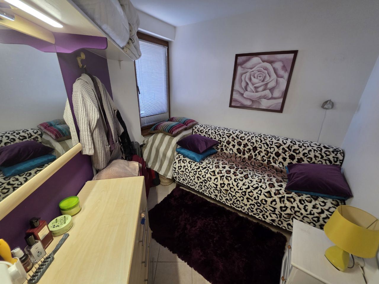 Przestronny apartament z dwiema sypialniami w przytulnym kompleksie 300 metrów od morza w Rawdzie