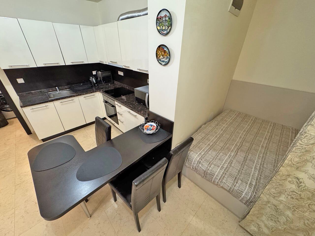 Elegancki apartament z jedną sypialnią na pierwszej linii brzegowej w Sweti Własie z bezpośrednim wyjściem do ogrodu i basenu