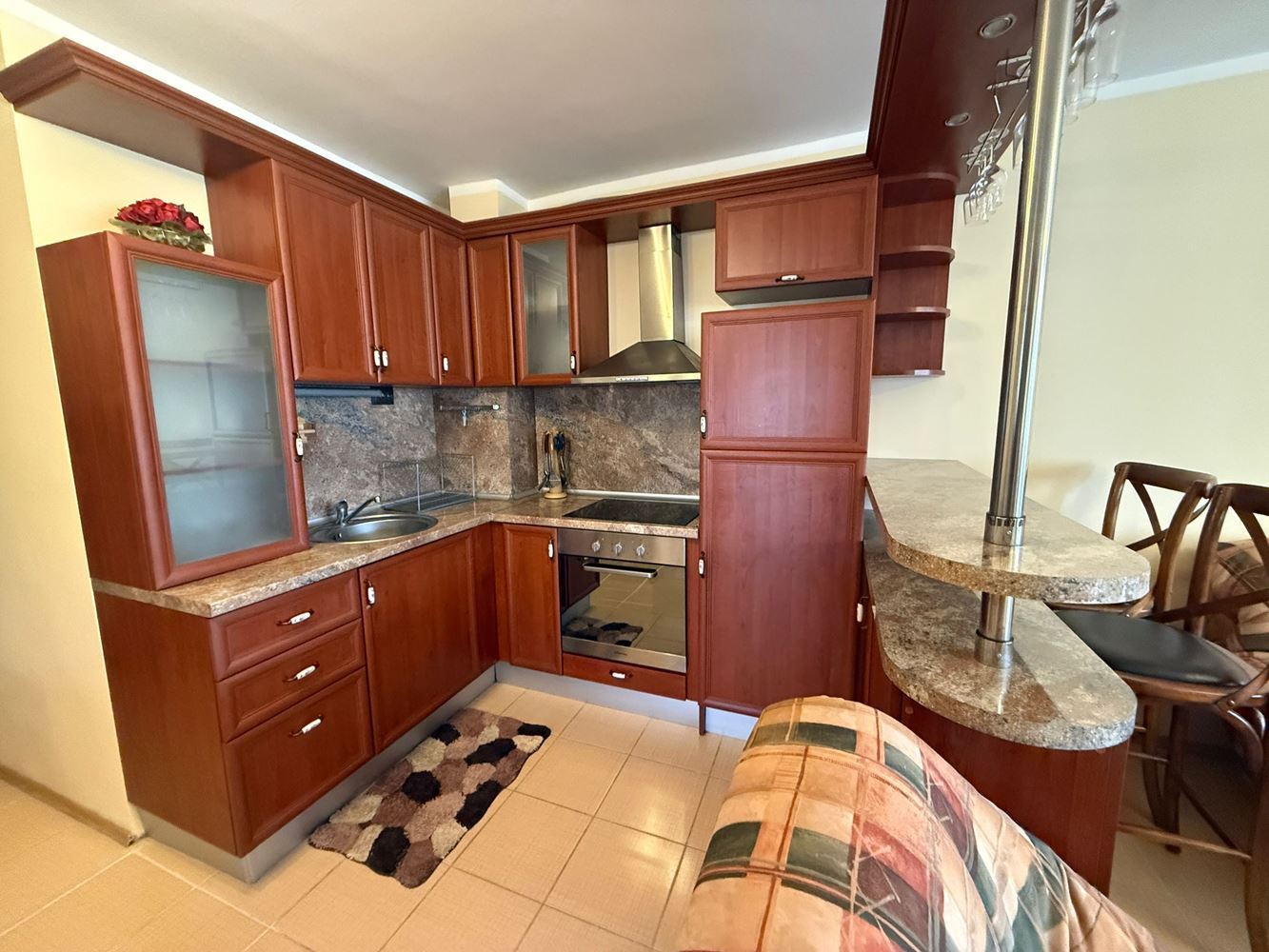 Przestronne dwupokojowe mieszkanie w Słonecznym Brzegu – komfort, natura i niska opłata eksploatacyjna