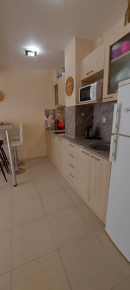 Przytulny apartament nad morzem z przestronnym tarasem i niską opłatą za utrzymanie między Słonecznym Brzegiem a Sveti Vlas