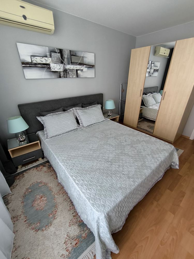 Luksusowy apartament z jedną sypialnią w pierwszej linii brzegowej w Świętym Własie
