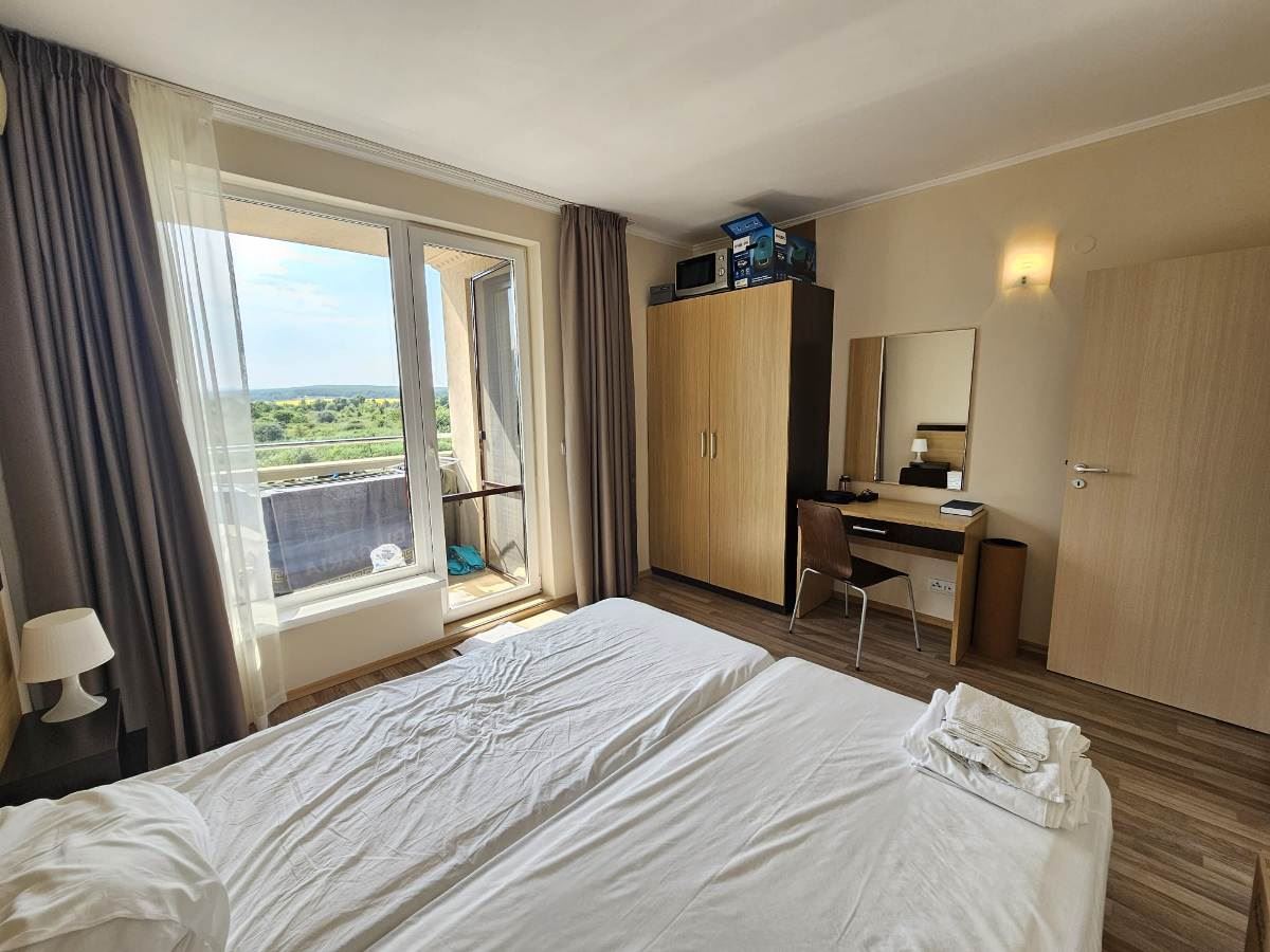 Luksusowy apartament z trzema sypialniami na pierwszej linii brzegowej w Obzorze – panoramiczny widok na morze i góry