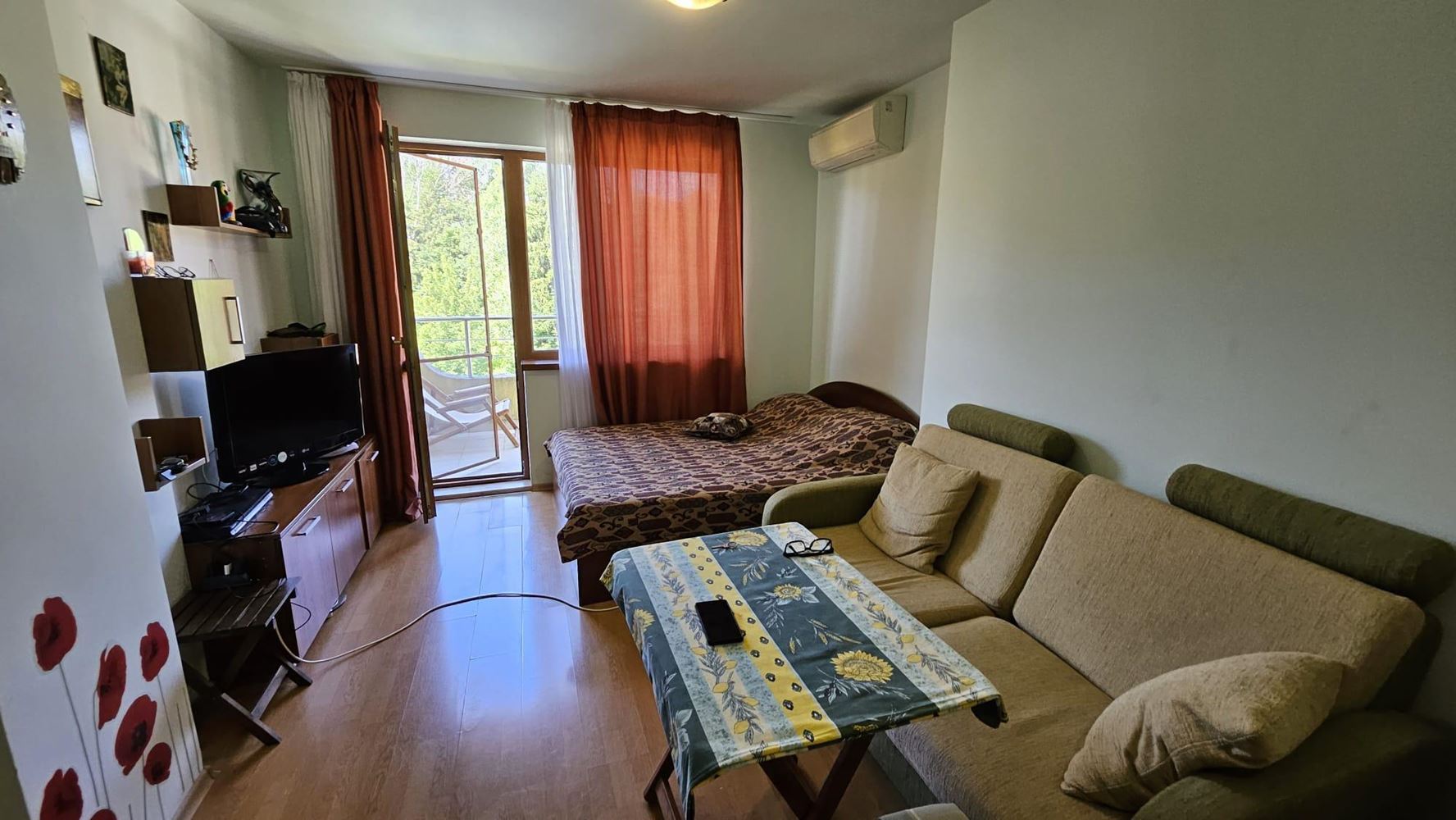 Morska panorama i komfort zaledwie 100 metrów od plaży! Umeblowany apartament z jedną sypialnią w kompleksie w Białej