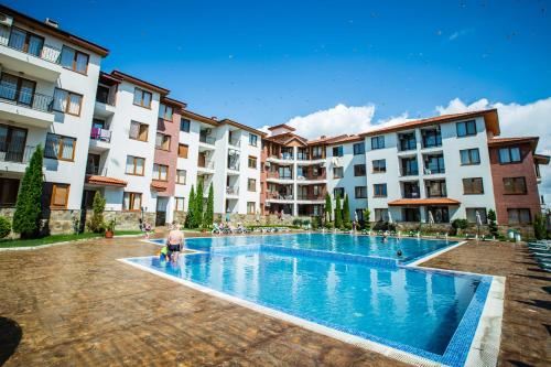 Gotowy do zamieszkania apartament z dwiema sypialniami w ładnym kompleksie w Nesebyrze