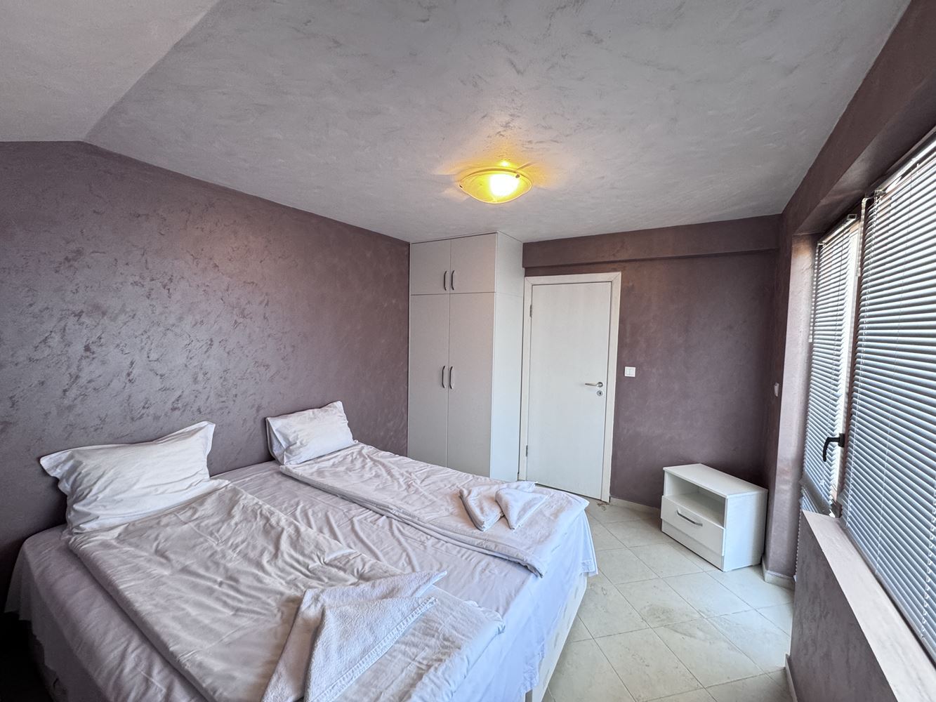 Przestronny apartament z jedną sypialnią w kompleksie z basenem w Rawdzie – doskonały wybór do zamieszkania lub jako inwestycja