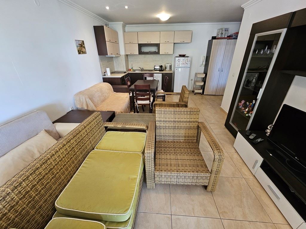 Luksus na pierwszej linii – stylowe mieszkanie z werandą, prywatnym ogrodem i widokiem na morze w Świętym Własie