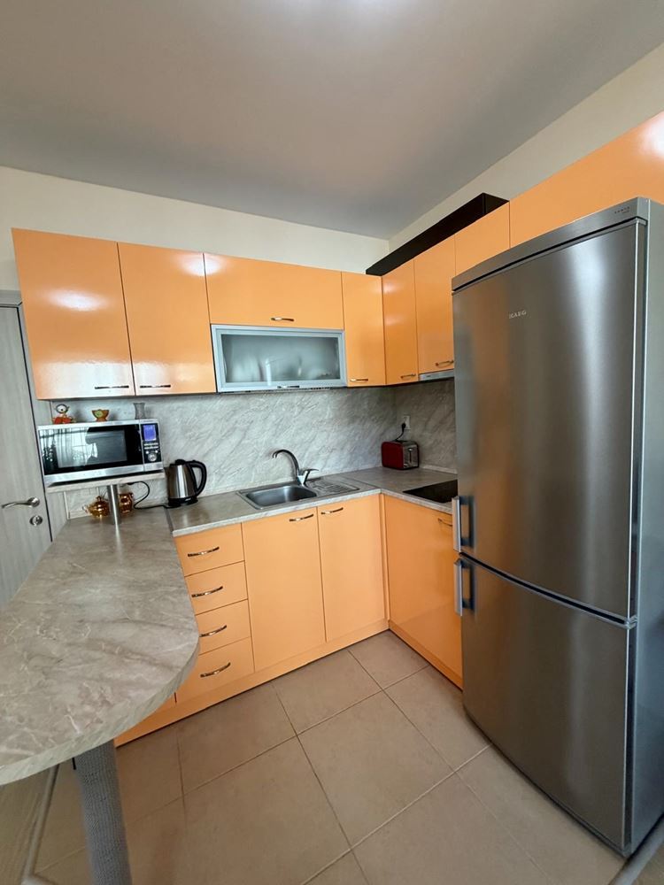 Sarafovo – przestronny apartament z jedną sypialnią, Aktem 16, minimalną opłatą za utrzymanie i pełnym umeblowaniem