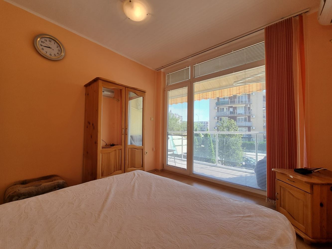 Umeblowany apartament z jedną sypialnią w Słonecznym Brzegu – funkcjonalna nieruchomość z udogodnieniami i niską opłatą eksploatacyjną