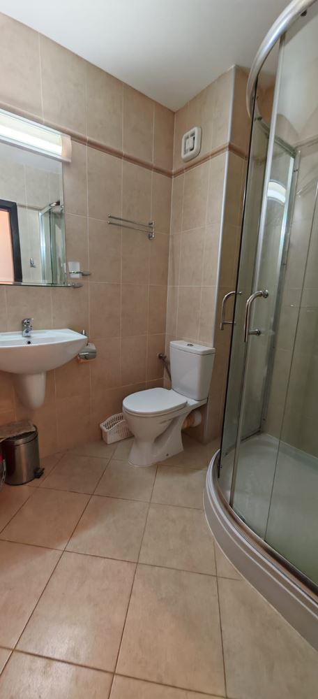 Doskonała okazja w Świętym Własie – umeblowany przestronny apartament z jedną sypialnią blisko plaży
