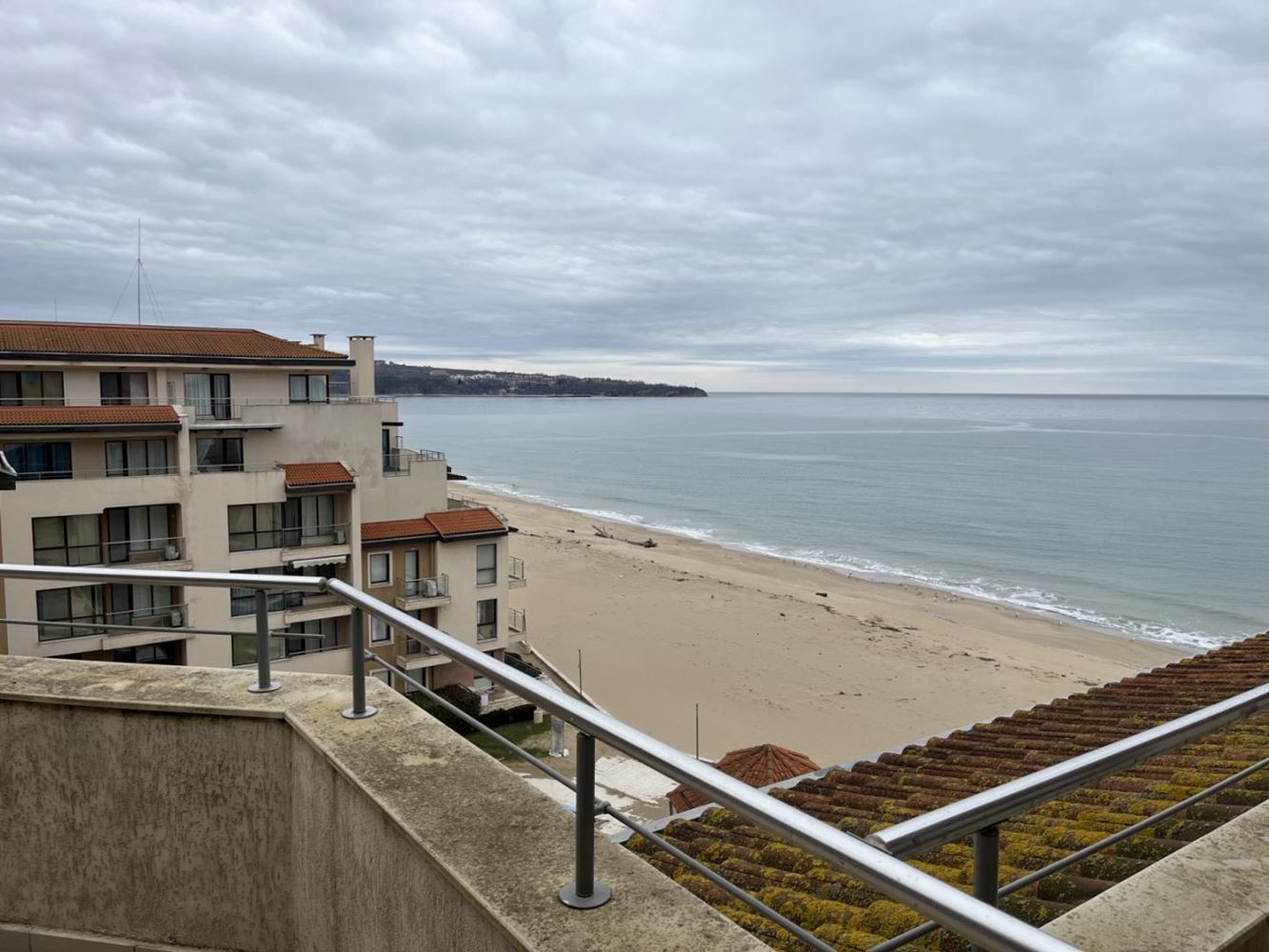 Obzor – umeblowane mieszkanie z jedną sypialnią na pierwszej linii z panoramicznym widokiem na morze