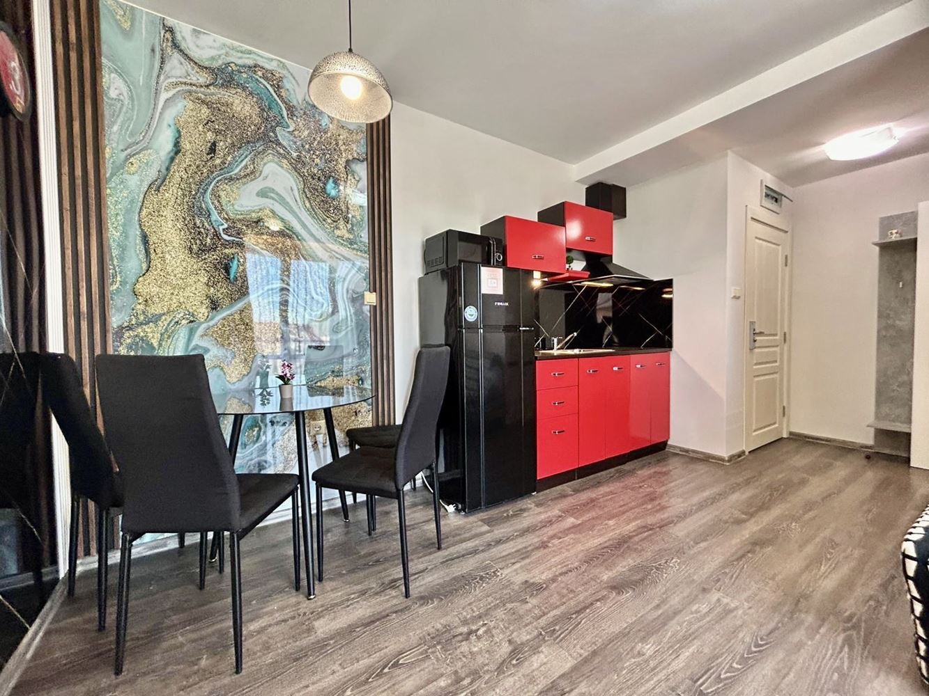 Apartament z jedną sypialnią i dwoma przestronnymi tarasami w Słonecznym Brzegu – w pełni umeblowany i gotowy do użytkowania