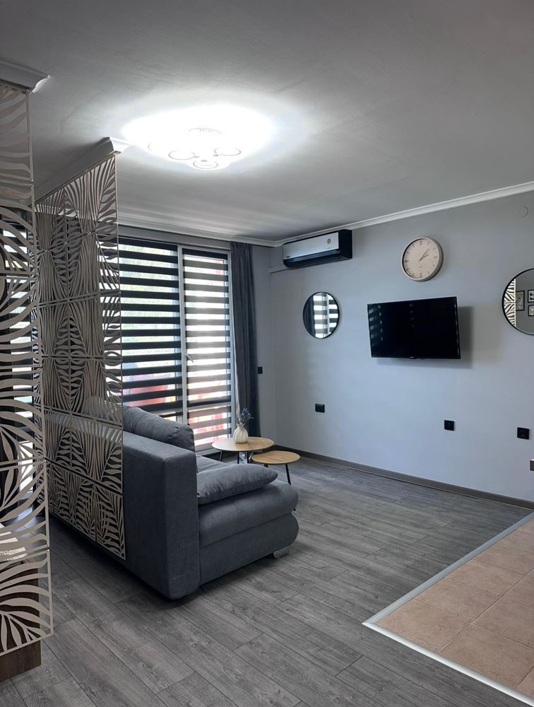 Dwupokojowe mieszkanie z częściowym widokiem na morze w Sveti Vlas – umeblowane, po remoncie, w luksusowym kompleksie zamkniętym