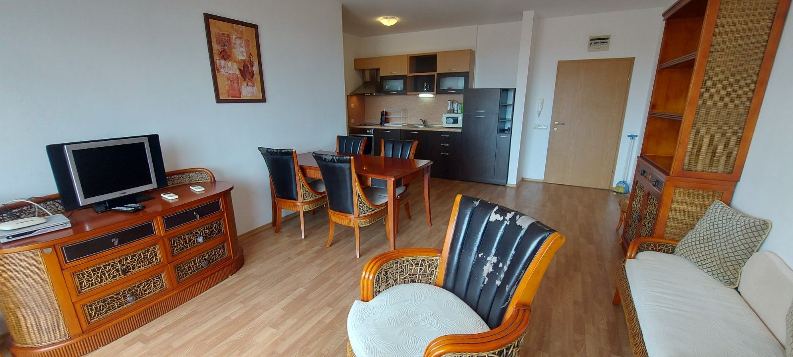 Apartament z jedną sypialnią z panoramicznym widokiem na morze w Aheloy – komfort, przestrzeń i spokój