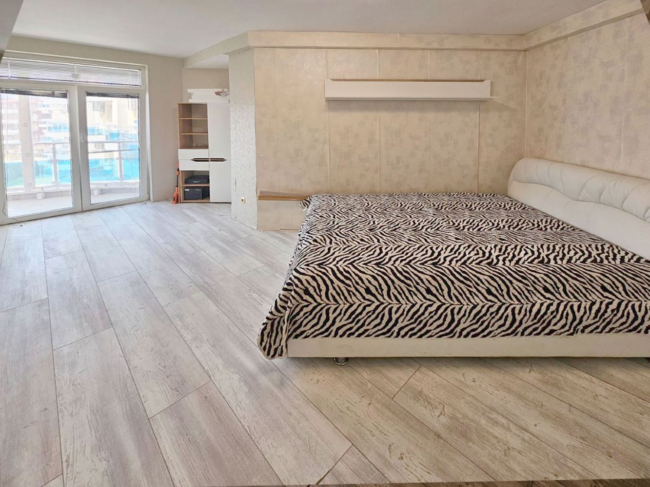 Luksusowy apartament trzypokojowy z widokiem na morze na pierwszej linii w Rawdzie – 114 m², dwa tarasy i pełen komfort