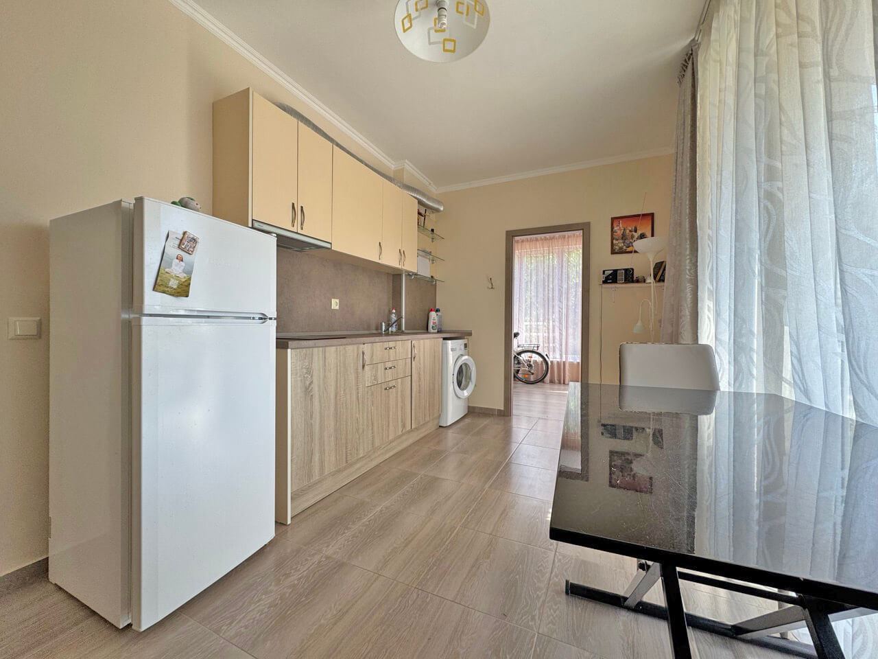 Apartament z dwiema sypialniami z widokiem na basen w nowoczesnym kompleksie w Słonecznym Brzegu