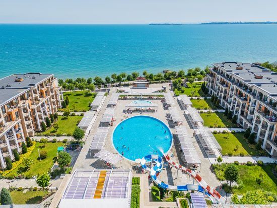 Studio w pierwszej linii brzegowej z widokiem na morze w luksusowym kompleksie – w pełni umeblowane i gotowe do użytku