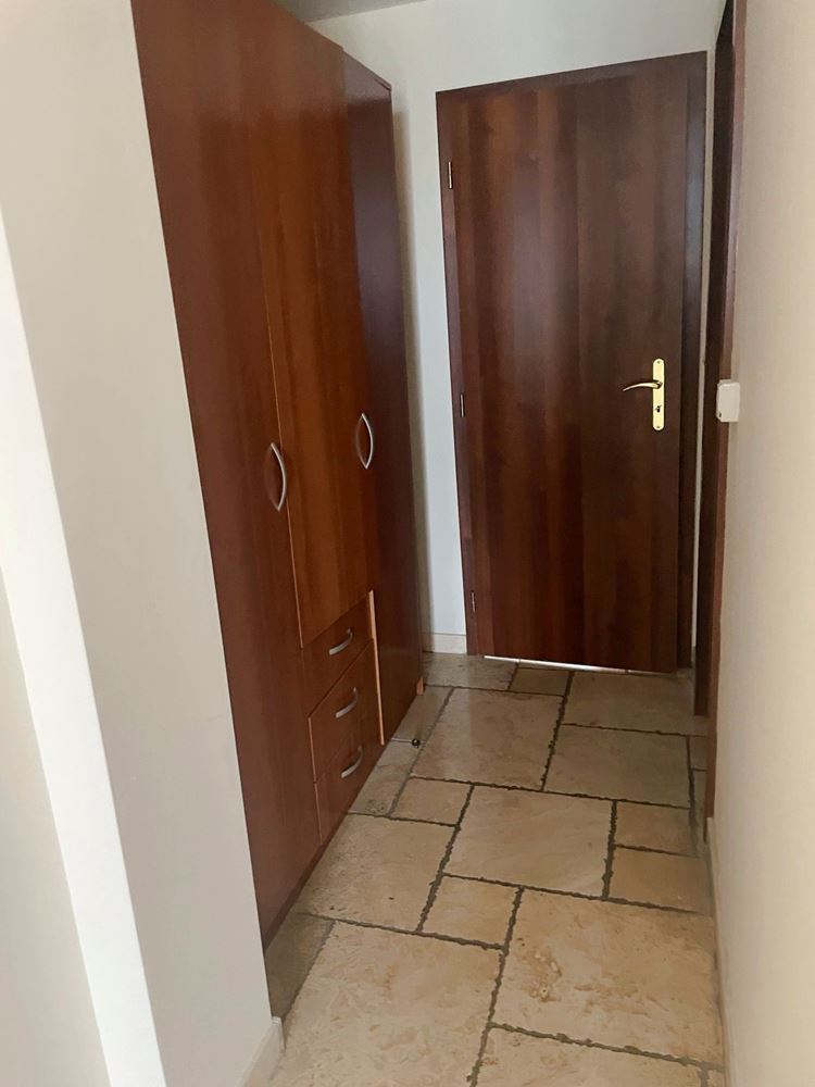 Przestronny umeblowany apartament z dwiema sypialniami i widokiem na morze w pobliżu Bałcziku – komfort wśród natury i Golfowej Riwiery